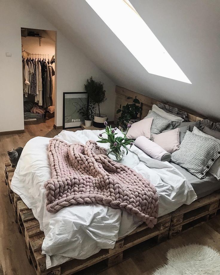 Bedroom-ideas-pallet-bedframe