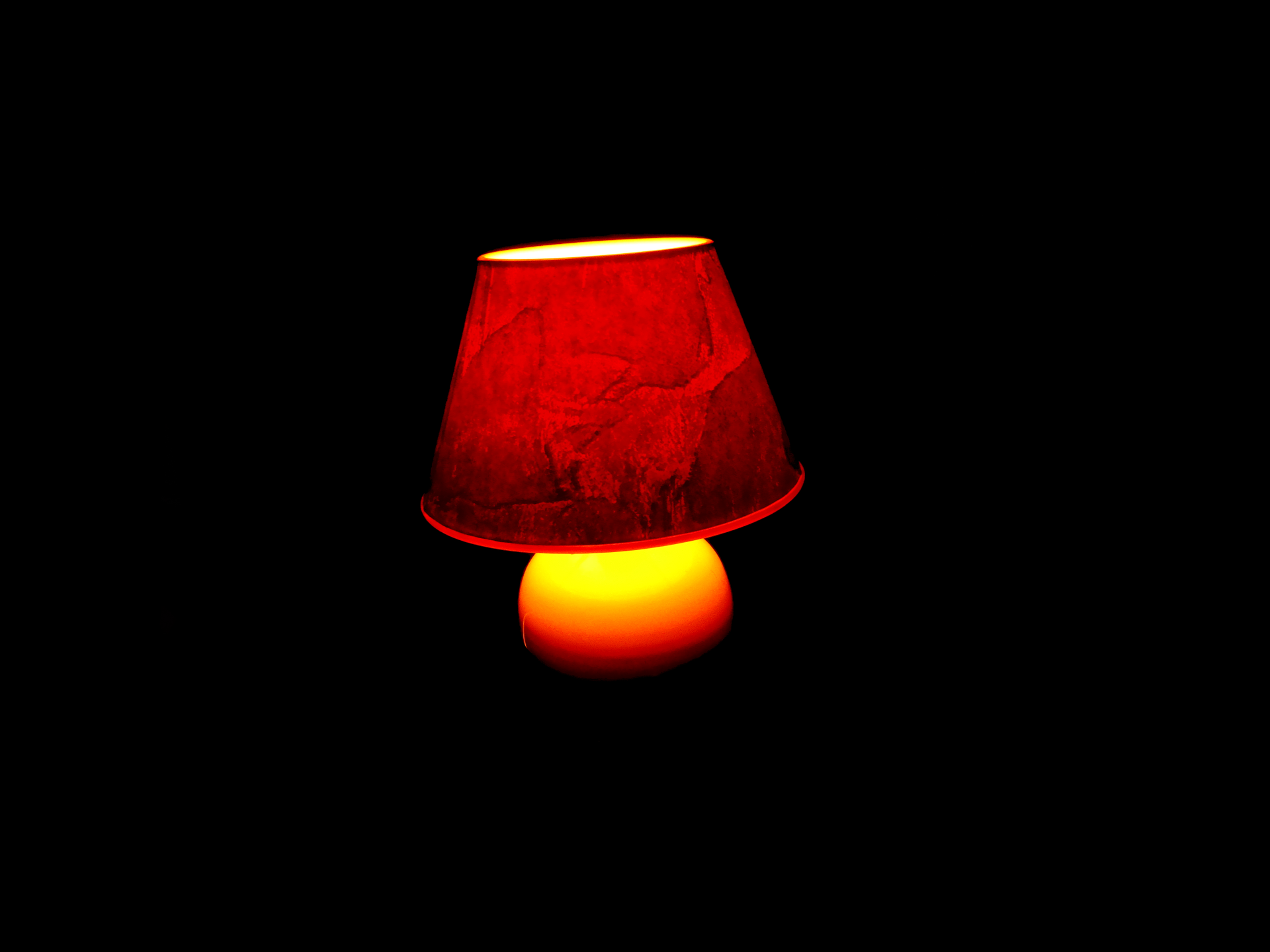 Seven Interior Design Trends to Avoid When Staging Your Home 7 lamp 3206220 1920